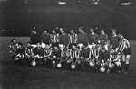 Teams of Willem II Tilburg & Manchester United, together. 25 Sept. 1963 in De Kuip (Rotterdam). First leg, 1-1 (© Hugo van Gelderen, CC0)