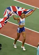 Kelly Holmes on her lap of honour after winning the 1500m final (© Russell Garner, CC BY-SA 2.0)
