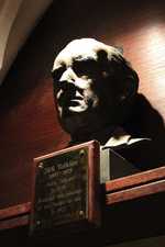 Bust of Tolkien in the chapel of Exeter College, Oxford (© Julian Nyča, CC BY-SA 3.0)